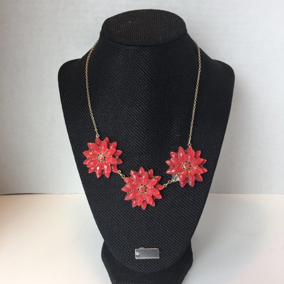 ❤️🌸❤️🌸Red Floral Statement Necklace🌸❤️🌸❤️ - Picture 2 of 5